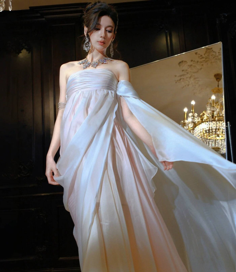 끈 없는 흐르는 듯한 쉬폰 이브닝 가운, 여성용 그리스 - Evening Gown 리뷰 및 가격