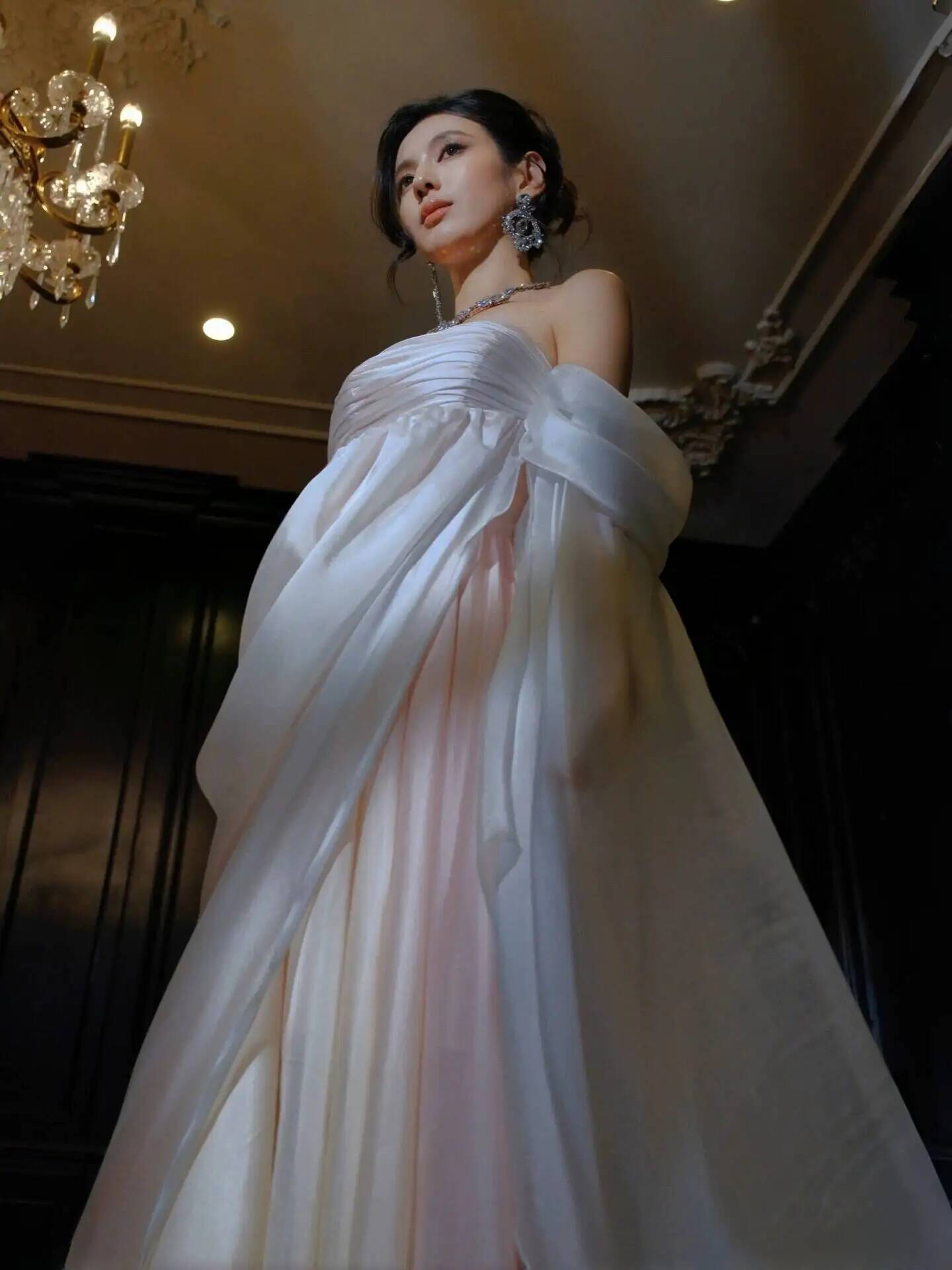 끈 없는 흐르는 듯한 쉬폰 이브닝 가운, 여성용 그리스 - Evening Gown 리뷰 및 가격